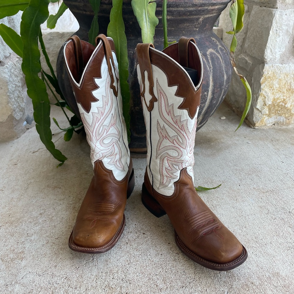 Size 8 Womans Lucchese boots. Great condition.